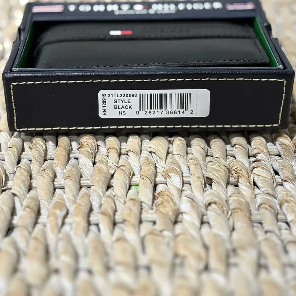 NEW Tommy Hilfiger Casual Black Bifold Wallet - (31TL22X062) Classic